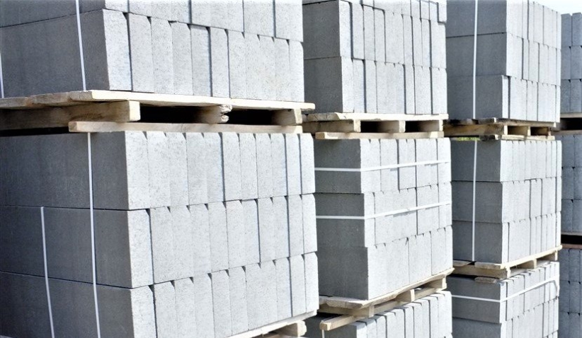 бордюрний камінь